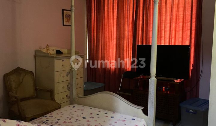 Dijual Rumah 2 Lantai Area Komersil di Menteng  2