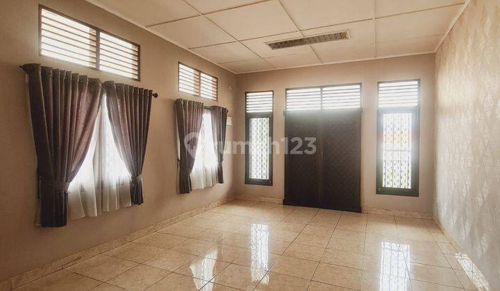 Rumah Hunian 2 Lantai Hadap Barat Semi Furnish  1