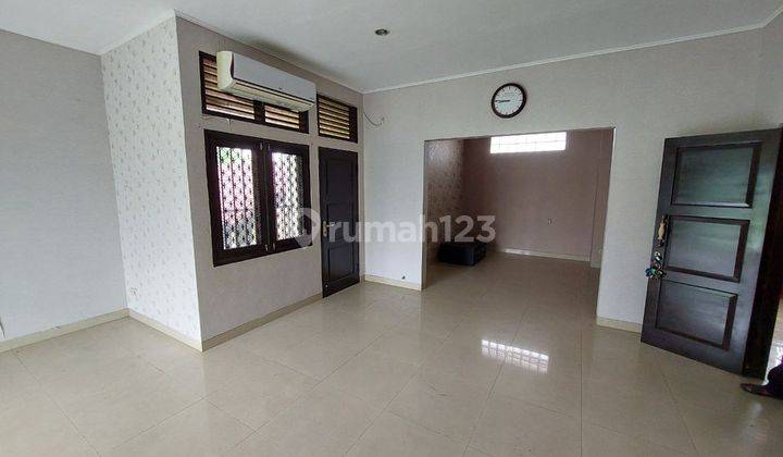 Disewakan Rumah Cantik Semi Furnish + Butik  1