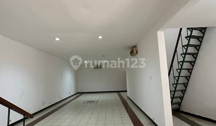 Disewakan Rumah Hunian 2 Lantai Lokasi Strategis  2