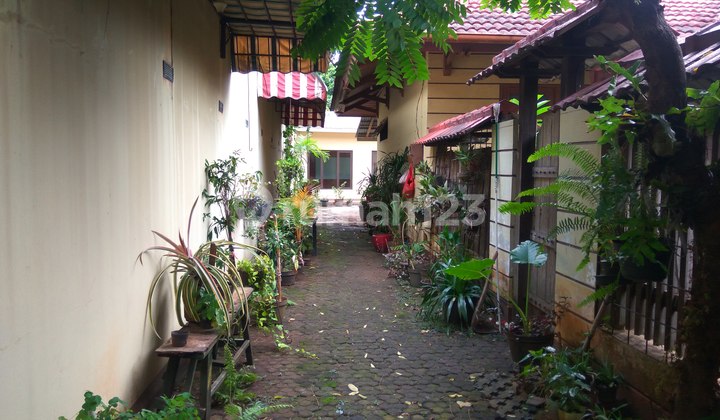 Old House West Facing in Kemang Strategic Location 2