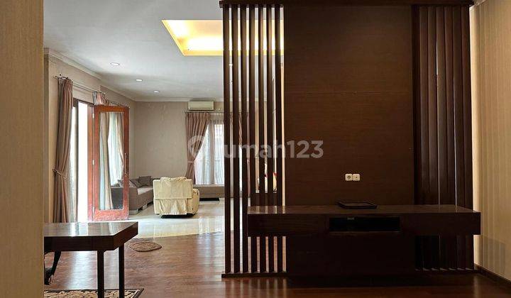 Rumah Hunian di Hoek Full Furnished di Jakarta  2