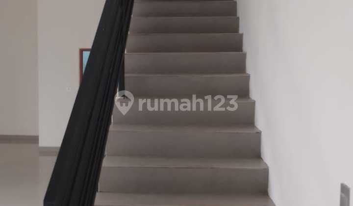 For Rent: 3.5-Story Shop House Near Mall 2