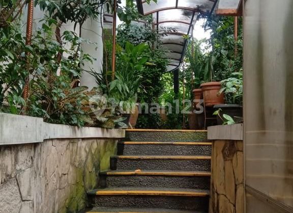 2.5-Storey House in a Safe Neighborhood in Kuningan 2