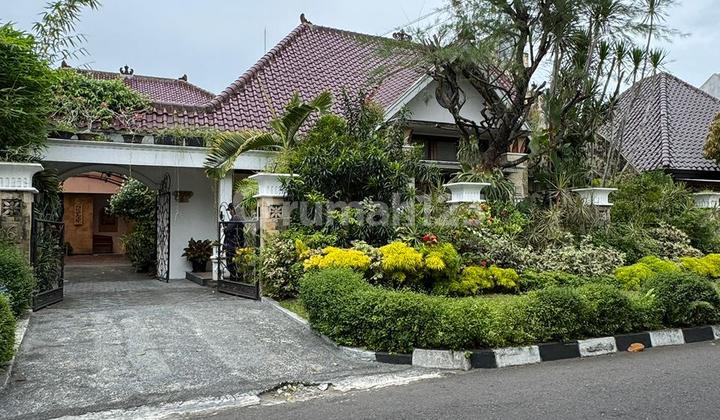 Rumah Mewah Tengah Kota Jogja Lingkungan Asri dan Sejuk 2