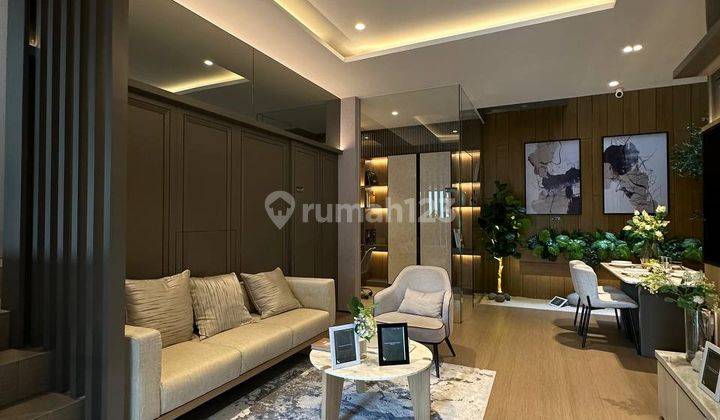 Rumah 3 Lantai 5 Kamar Tidur di Serpong 2