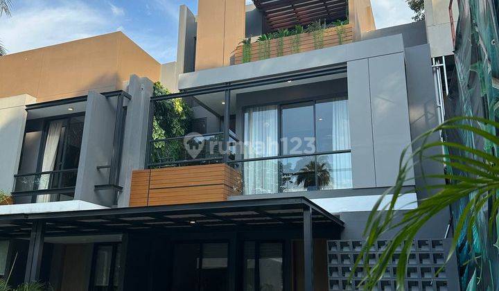 Rumah 3 Lantai Nyaman Dikelilingi Area Hijau 2