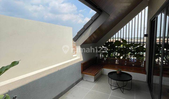 Rumah Minimalis Modern 3 Lantai di Summarecon Serpong 1