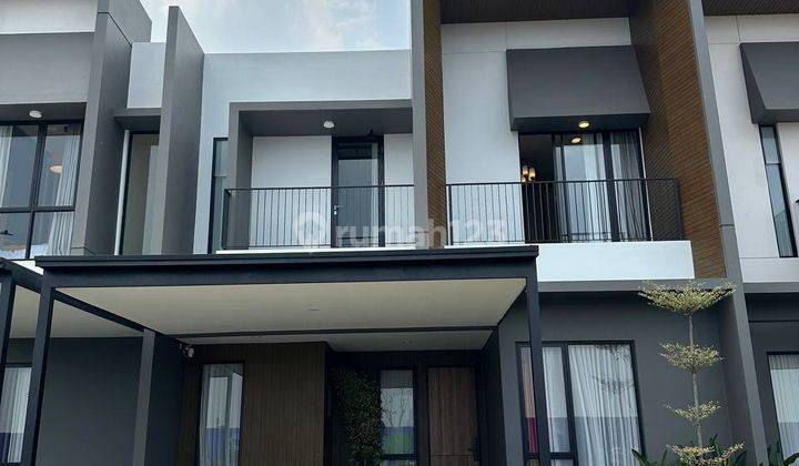 Rumah Modern Tropis Lebar 8 di Tangerang 1