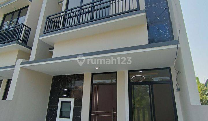 Dijual Rumah Siap Huni Dua Lantai Di Telaga Medit 2