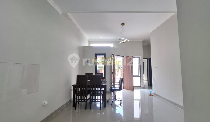 RUMAH BARU SIAP HUNI DI TRIHANGGO DEKAT JALAN KABUPATEN & JCM