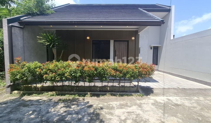 Rumah Baru Modern Tanah Luas di Kalasan Dekat Lpmp