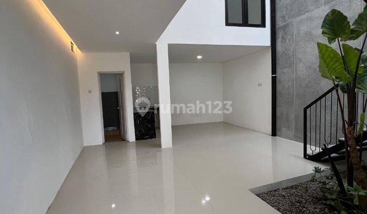RUMAH MURAH SIAP HUNI 2 LANTAI 600 JUTAAN DI MAGUWO DEKAT AMPLAZ 2