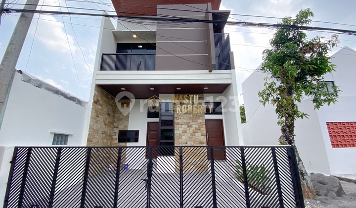 RUMAH BARU 2 LANTAI FURNISH DI CONDONGCATUR DEKAT KAMPUS UGM RUMAH BARU 2 LANTAI FURNISH DI CONDONGCATUR DEKAT KAMPUS UGM