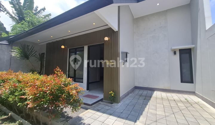 Rumah Baru Modern Tanah Luas di Kalasan Dekat Lpmp 2