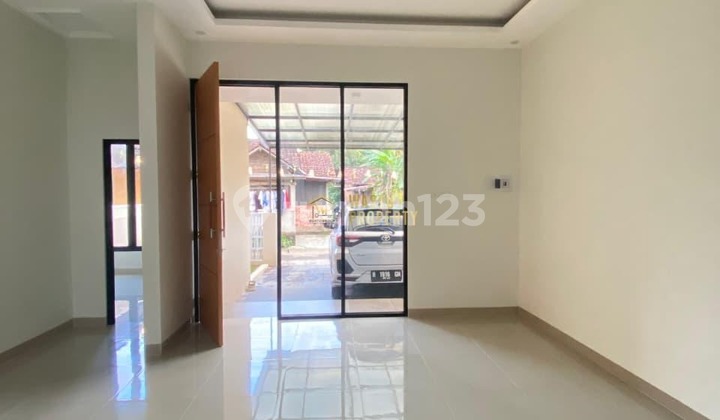 Ready-to-Occupy House, 5 Minutes to Godean Market Sleman 2