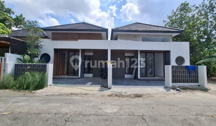 Modern Ready-to-Occupy House 4 Minutes from the Grand Manunggal Mosque, Bantul Modern Ready-to-Occupy House 4 Minutes from the Grand Manunggal Mosque, Bantul