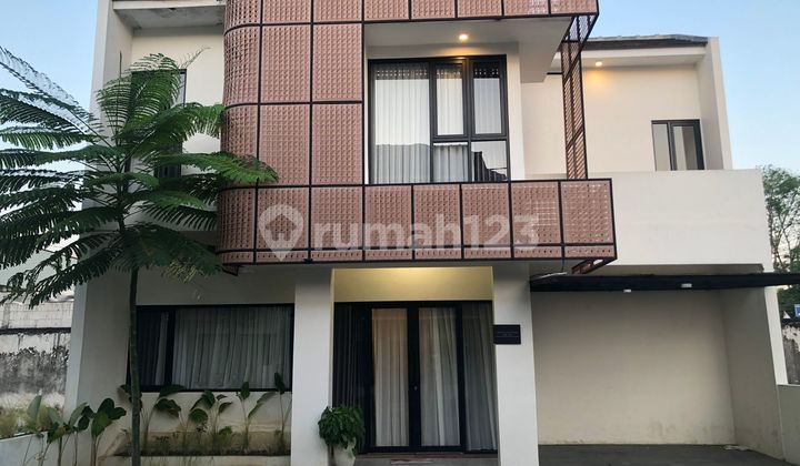 RUMAH 2 LANTAI SIAP HUNI FURNISHED DEKAT JALAN PARANGTRITIS 