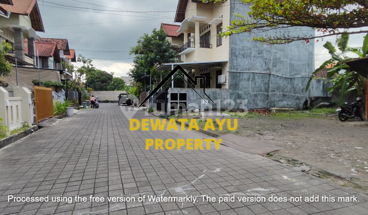 RUMAH  2 LANTAI 6 KAMAR LAHAN 300M2 KOSONGAN HADAP SELATAN DI SESETAN