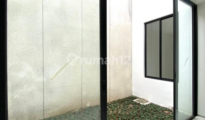 Ready-to-Occupy House at Nexus Dian Istana West Surabaya 2