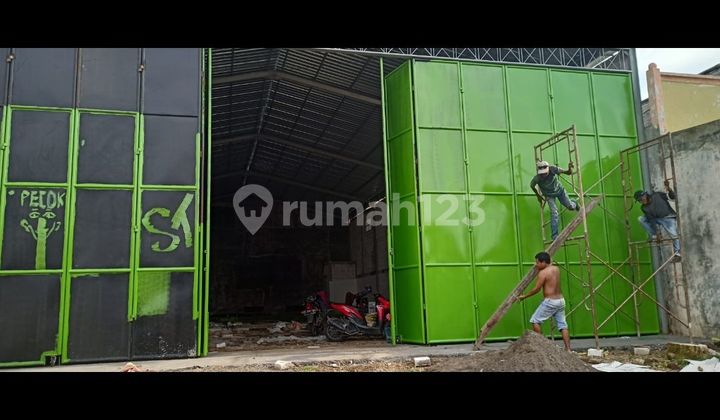 Ready-to-Use New Warehouse in Bangkingan
