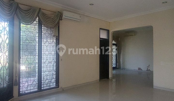 Ready-to-Live House on Raya Darmo Permai Ready-to-Live House on Raya Darmo Permai