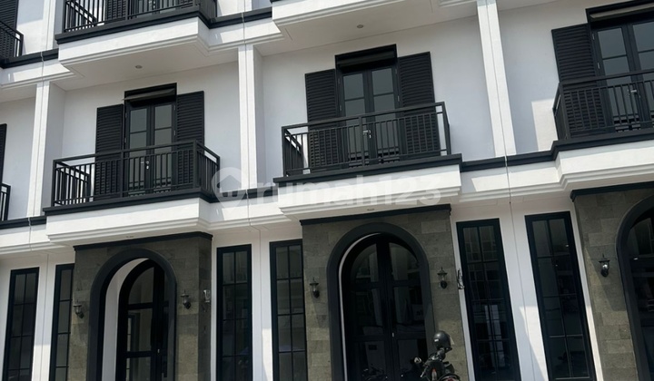 New Ready-to-Use Shop House in La Fleur West Surabaya