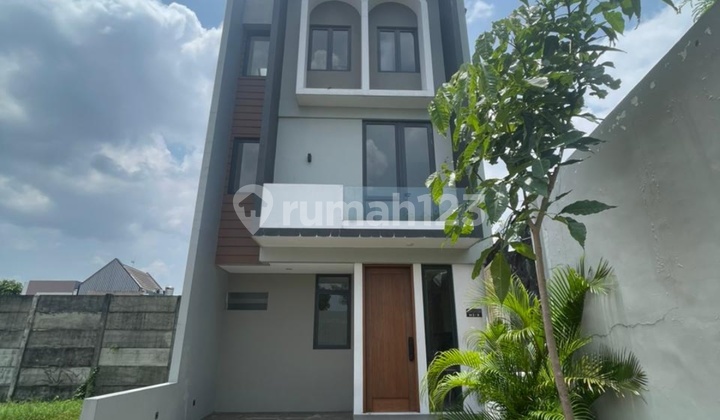 Rumah Siap Huni di Dian Istana Cluster Oasia Surabaya Barat