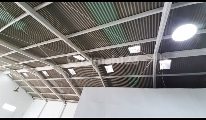 Gudang Siap Pakai di Lebak Timur