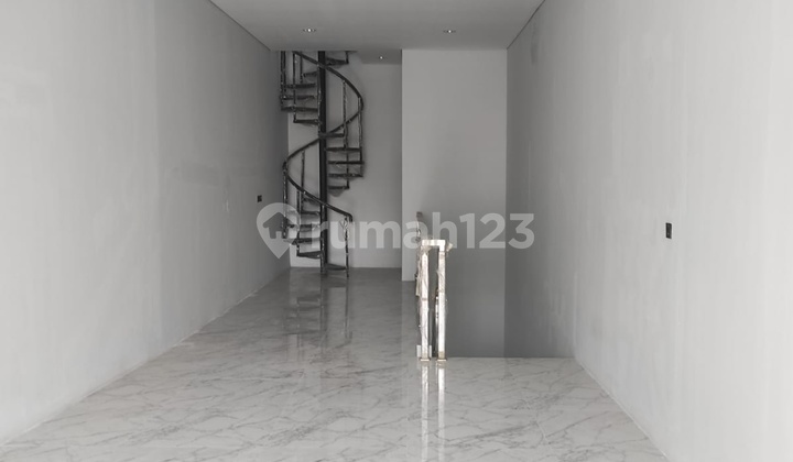 New Ready-to-Use Shop House in Genteng Muhammadya 2