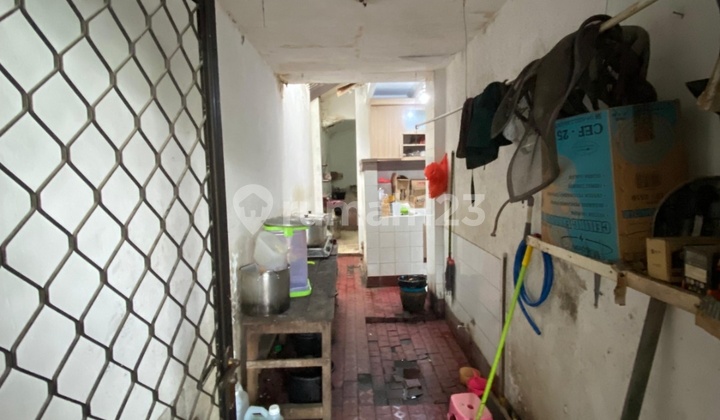 Dijual Rumah di Petemon Barat 2