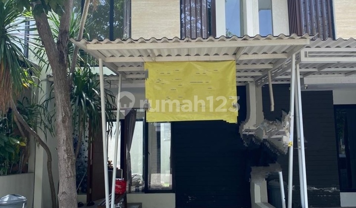 House, 2 Floors, in North West Lake Citraland Surabaya