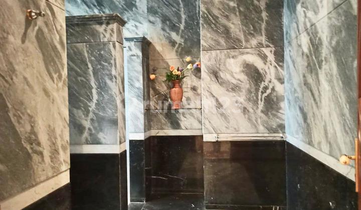 Rumah Dijual Bangunan 4 Lantai Luxury Graha Famili 2