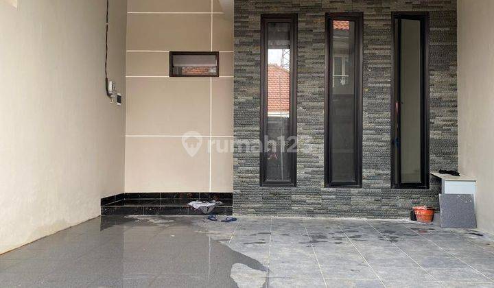 Disewakan Rumah 2 Lantai Manyar Semi Furnished 2