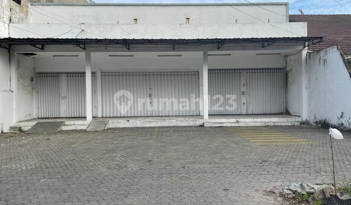 Disewakan Tempat Usaha Komersial Dekat Cafe
