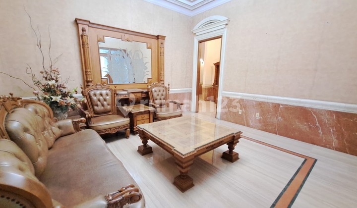 Dijual Rumah Sultan Mewah Graha Family Golf View 2