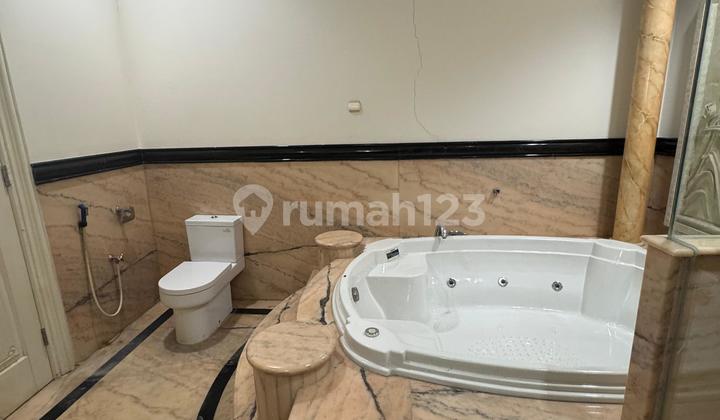 Dijual Rumah Kastil Mewah Pakuwon Indah 2