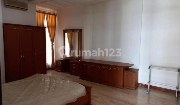 Downtown Surabaya House Near Kusuma Bangsa