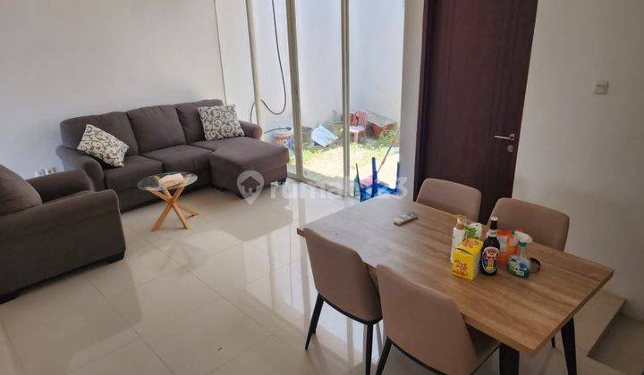 Dijual Rumah Semi Furnish De Casa Residence Wiyung 1