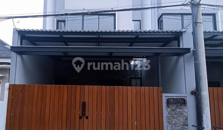 New Fresh 2-Story Building House, North Mulyosari New Fresh 2-Story Building House, North Mulyosari