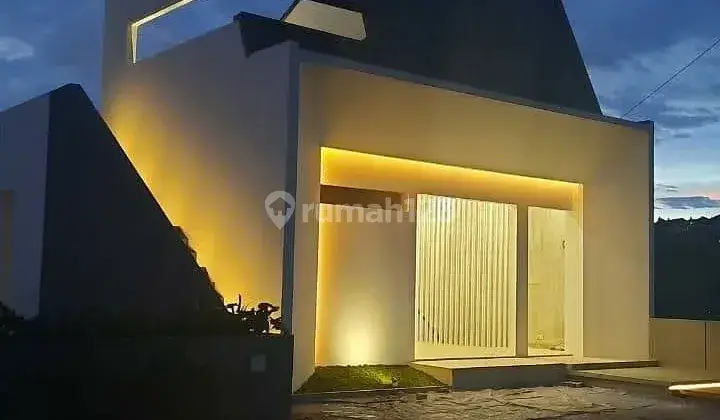 Rumah mewah 3 lantai mainroad Cigadung Dago Bandung Utara 1