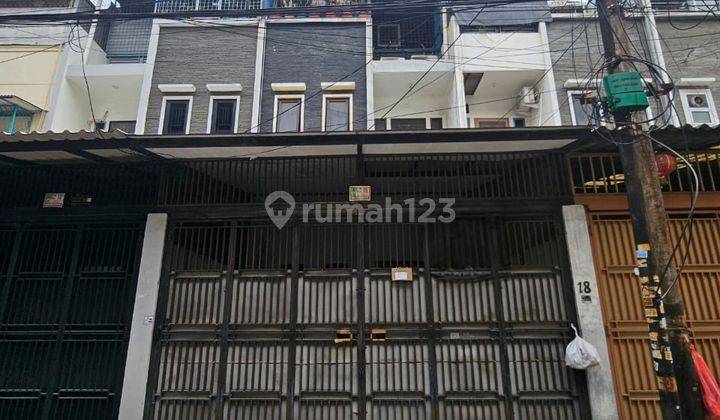 Rumah Jelambar 5 X 20 3 Lantai Semi Furnish Siap Huni  1