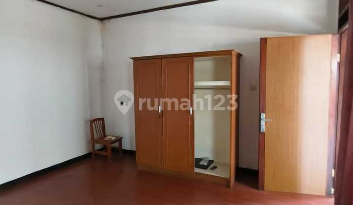 Spacious Residence with a Comfortable Environment and Main City Access, 2