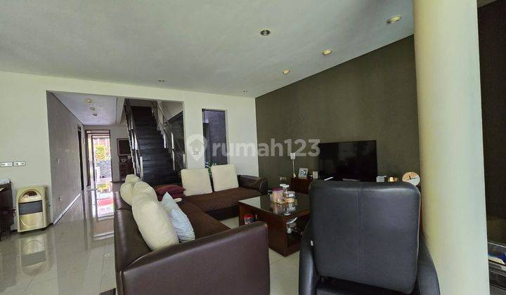 Rumah Dijual Modern Nyaman di Daerah Tubagus Ismail 1