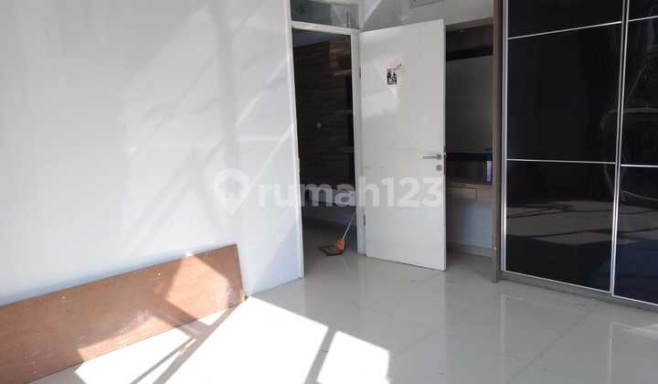 Strategic 4-Storey Shop House for Rent in Setrasari