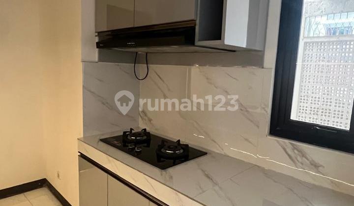 rumah nyaman 2 lantai lokasi di setra duta 2