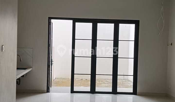 rumah baru di komplek singgasana lingkungan nyaman