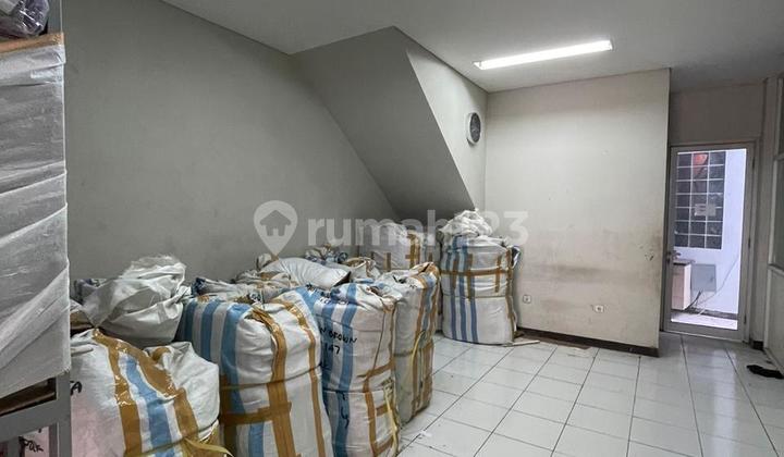 For Sale / For Rent Shop House on Sayap Jl. Dulatip 2