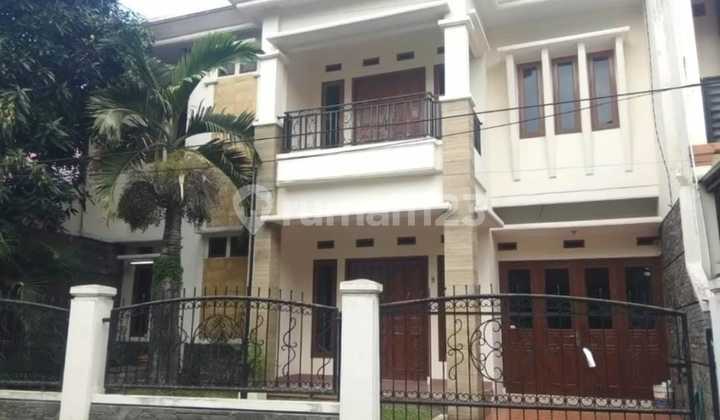Dijual Rumah Lux Semi Furnish di Tengah Kota Bandung Dijual Rumah Lux Semi Furnish di Tengah Kota Bandung