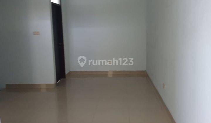 Rumah Modern Minimalis 2 Lantai di Singgasana Pradana 2